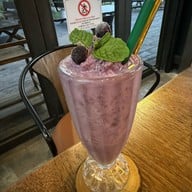 Falls in Love Coffee-Bar & Restaurant (ฟอลส์ อิน เลิฟ) @ เกษตร-นวมินทร์ (ตอม่อ 245) เกษตร-นวมินทร์