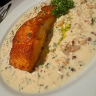 Isola by Signor Sassi ปทุมวัน