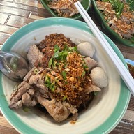 ก๋วยเตี๋ยวหมูภูเขาไฟอุดมผล
