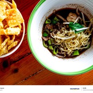 เมนูของร้าน ก๋วยเตี๋ยวเรือหมูน้ำตก (บางแวก)