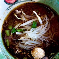 เมนูของร้าน ก๋วยเตี๋ยวเรือหมูน้ำตก (บางแวก)