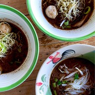 เมนูของร้าน ก๋วยเตี๋ยวเรือหมูน้ำตก (บางแวก)