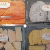 MP Food Story ขนมปังปิ้ง สลัดโรล ผลไม้ปอก ของทานเล่น น้ำชง