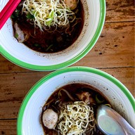 เมนูของร้าน ก๋วยเตี๋ยวเรือหมูน้ำตก (บางแวก)