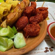 ลูกชิ้นทอดในซอย(น้ำจิ้มเด็ด)