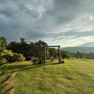 หลังบ้าน Lhangban Little Camp