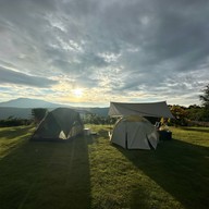 หลังบ้าน Lhangban Little Camp