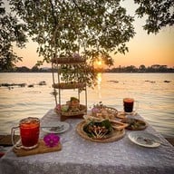 บ้านท่าน้ำนนท์ Chaopraya Antique Cafe บริษัท จุติมานนท์ จำกัด