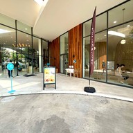 หน้าร้าน DEAN & DELUCA Kensington Learning Space