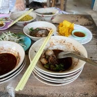 ป้าพัดก๋วยเตี๋ยวเรือ