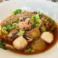 เมนูของร้าน ก๋วยเตี๋ยววัดดง (มูลเหล็ก)