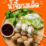 คุณป้าลูกชิ้นปิ้ง ยำฟรี & ผลไม้สดแช่เย็น