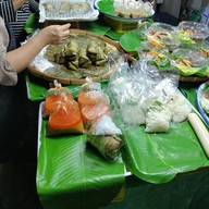 บรรยากาศ ยำแหนมข้าวทอดป้าดา