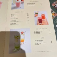 Tiny Cup Café ทองหล่อ