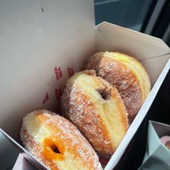 Dough Bros - Sourdough Pizza & Doughnuts Gaysorn Amarin