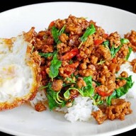 ร้านกะเพราคุณยาย ย่านซื่อ (สูตรพริกแห้ง)