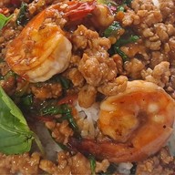 ร้านกะเพราคุณยาย ย่านซื่อ (สูตรพริกแห้ง)