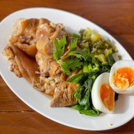 พุทธมนต์ข้าวขาหมู