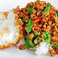 เน้นกะเพราพริกแห้ง