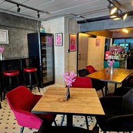 บรรยากาศ Mana Bistro-Lounge