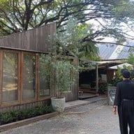 หน้าร้าน 9th September Eat Drink Tree
