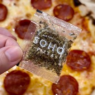 Soho Pizza ทองหล่อ