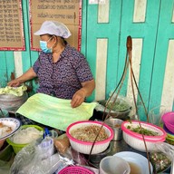 ขนมจีน หน้าสถานีกาชาด