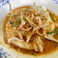 เมนูของร้าน ขนมจีน หน้าสถานีกาชาด