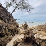 หินทะลุ อ่าวเขาควาย