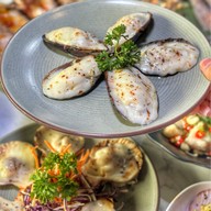 ณ คลองวาฬ