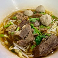 ก๋วยเตี๋ยวเนื้อ ศรเดชโภชนา