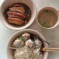 เมนูของร้าน ส่างหยุ่นก๋วยเตี๋ยวแคะ ตลาดใหม่,ซอย3