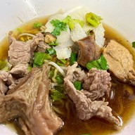 ก๋วยเตี๋ยวเนื้อ ศรเดชโภชนา