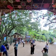 ตลาดเช้าริมธาร โอ๊ะป่อย