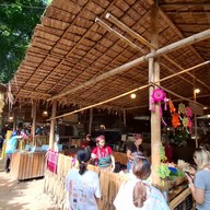 ตลาดเช้าริมธาร โอ๊ะป่อย