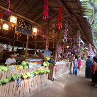 ตลาดเช้าริมธาร โอ๊ะป่อย