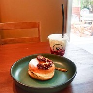 เมนูของร้าน Moon Doughnuts & Drinks -