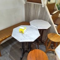 บรรยากาศ Bagel And Art Bar jatujak