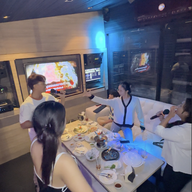 บรรยากาศ Waterside Karaoke Restaurant