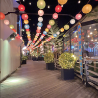 บรรยากาศ Waterside Karaoke Restaurant