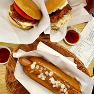 MOS BURGER Central World - MS001