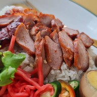 ปัญ หมูกรอบ หมูแดง กาญจนบุรี