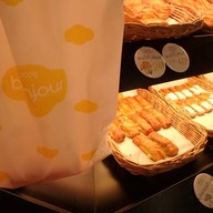 บรรยากาศ Bonjour Chamchuri Square