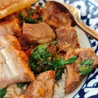 ปัญ หมูกรอบ หมูแดง กาญจนบุรี