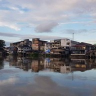 ครัวแม่ลูกดก-บ้านริมน้ำฝ่ายท่า