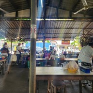 บรรยากาศ ก๋วยเตี๋ยวเรือนายแกละ บางศรีเมือง