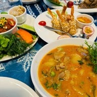 มีนา