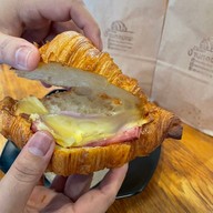 ครัวซองต์บ้านหอมเนย&Coffee