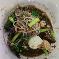 เมนูของร้าน ก๋วยเตี๋ยวเรือนายแกละ บางศรีเมือง