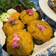 มีนา